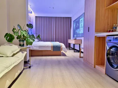 Gongyi Jin and Yue Hotel