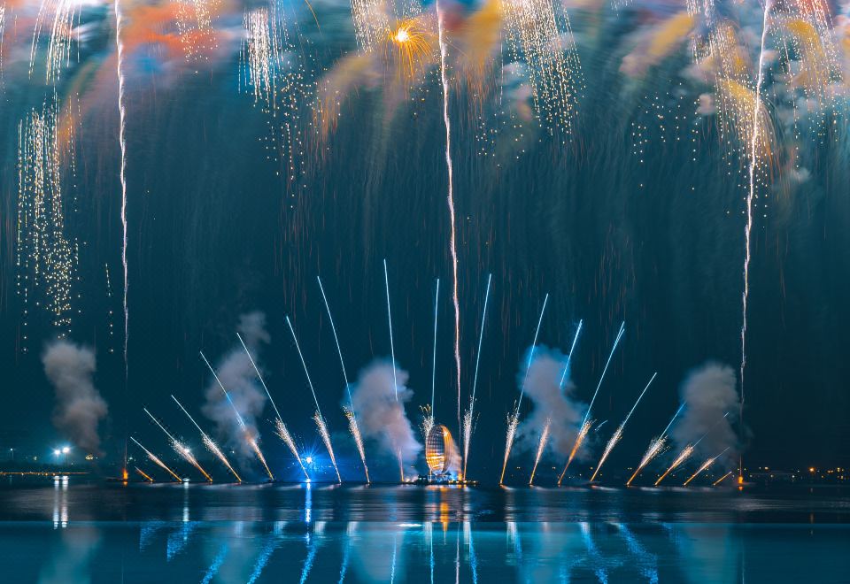 디수이호 불꽃놀이를 감상할 수 있는 호텔 인피니티 풀