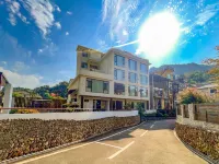 Mountain and Bamboo Holiday lnn{ZhangjiajieForest Park Store