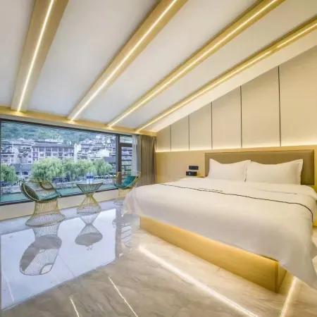 Linjianglou River View Boutique Hotel (Zhusheng Bridge Branch, Zhenyuan Ancient Town)