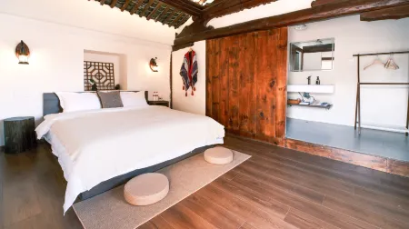 Wan'an Courtyard (WeiShan Ancient City) Отели рядом с достопримечательностью «Nanzhao Culture Square»