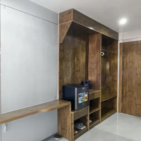 JUN YUE VI Lagos hotel(Royal Hospital,Landmark Centre)