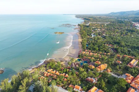 Khaolak Laguna Resort Отели рядом с достопримечательностью «Small Sandy Beach»
