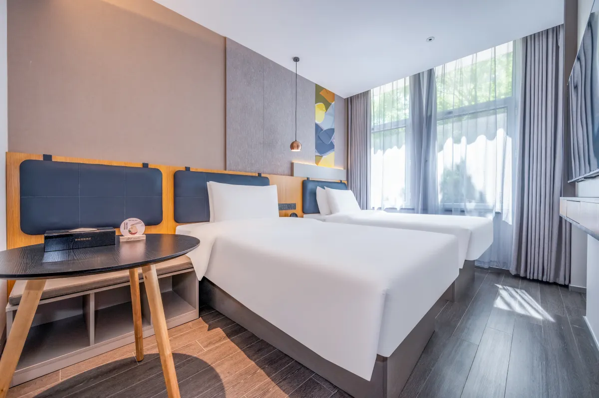 Home Inn Business Hotel (Xizhaosi Street Branch, Guangqumen Inner Subway Station, Beijing) Номера Photos