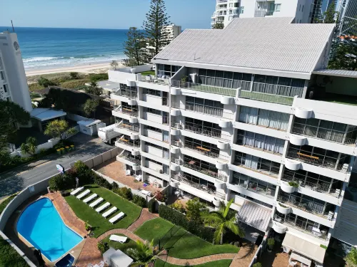 SURFERS CHALET