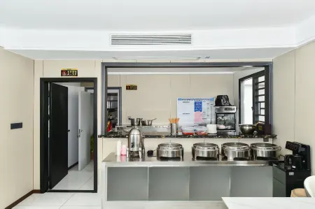 Qianfeng Grand Hotel Отели в г. Хечжан