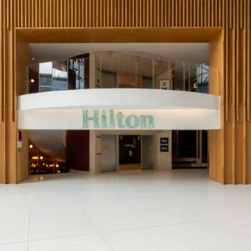 Hilton Paris la Defense Отели рядом со станцией La Defense Station