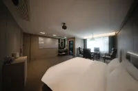 Shaoyang Yinshe E-sports Hotel