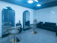 RedDoorz Plus @ Jinjiang Star Hotel Hotels near The Pergola
