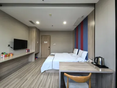 Yilongwan Leisure Club Hotels near Jinsuigeming Memorial Hall