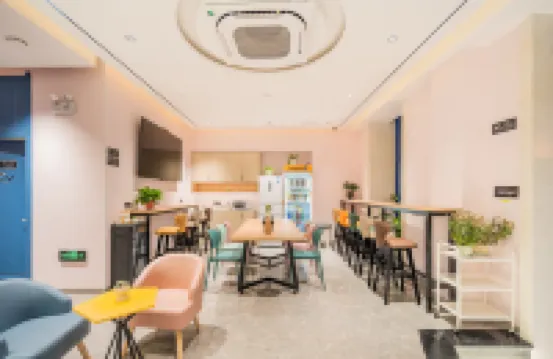 Manyouyou Hostel (Nanjing South Railway Station Shuanglong Avenue Subway Station)