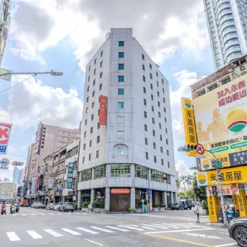 Retro Kaohsiung Отели рядом с достопримечательностью «Небоскреб «85 Скайтауэр»»
