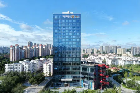 Luxseven Hotel Отели рядом с достопримечательностью «Ocean University of China Laoshan Campus»
