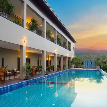 โรงแรม ชาร์มมิ่ง อิน เขาใหญ่ โรงแรมใกล้BLUE SUN HILL CAFE' CAMP