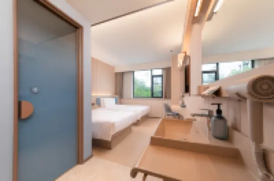 Hanting Hotel (Wuhan Donghu Yuejiazi Metro Station Hotel) Hotels near Wuhan East Lake Ocean World