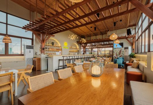 니콜 에어포트 호텔 외관 또는 루프탑 전망