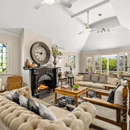 Captains Retreat Apartments and Cottages