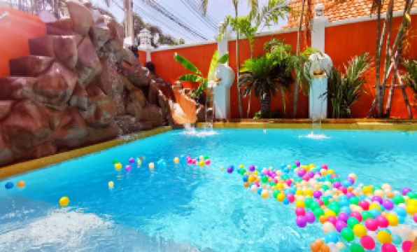 TUCHELAND Luxury Pool Villa Pattaya Walking Street