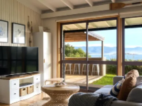Waubs Beach Cottage Hotels in Bicheno