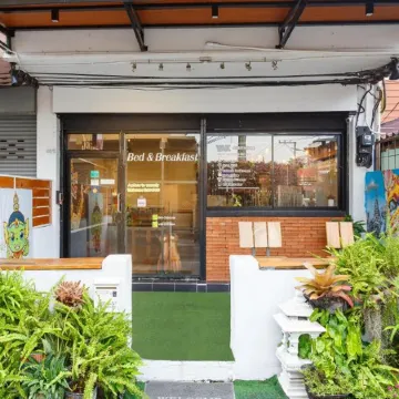 The Yak Cozy Hotel Chiangmai Отели рядом с достопримечательностью «Рынок Warorot»