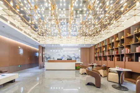 ROYAL Letu Smart Hotel (Rongjiang Riverside Ecological Sports Park) Отели рядом с достопримечательностью «Chinese Village Super Holy Land»