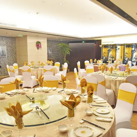 Merry Hotel Shanghai Отели рядом с достопримечательностью «Шанхайская библиотека»