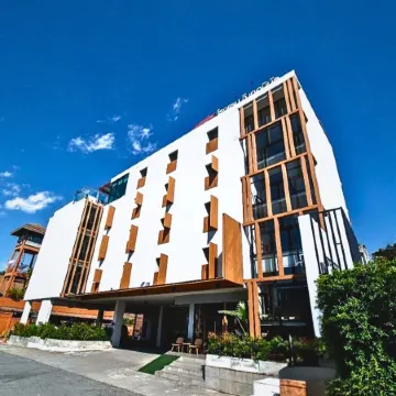 WE Terminal Hotel Отели рядом с Аэропорт Чиангмай