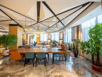 Weihai Rongcheng shidao Atour Hotel