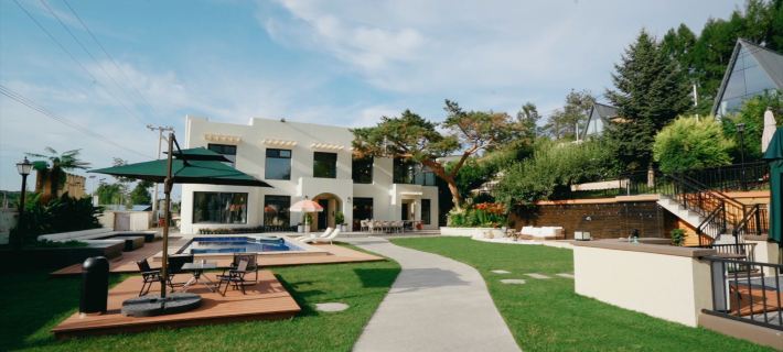 Yunqi Fenglinli Pool Resort Homestay (Yanji Chaoyangchuan Airport High speed Railway Station Branch) Hotels in Yanji