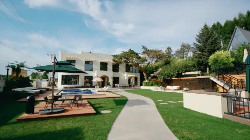 Yunqi Fenglinli Pool Resort Homestay (Yanji Chaoyangchuan Airport High speed Railway Station Branch)