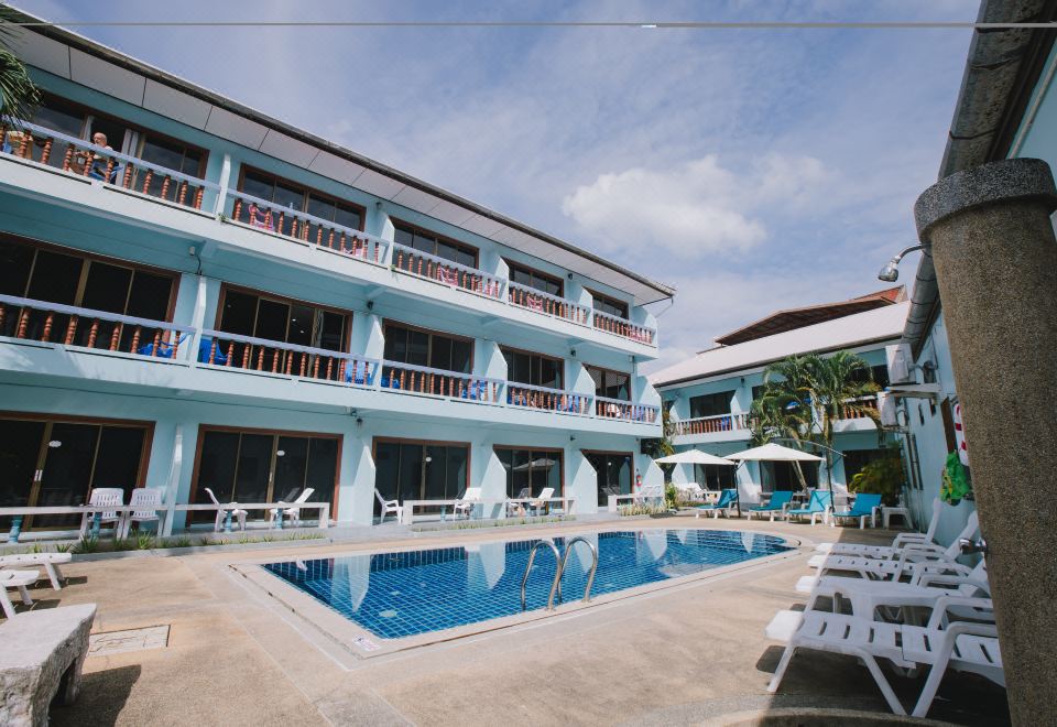 오샵 레지던스 파통 비치 객실 전경