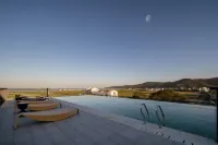 Cloud Retreat Half An Ocean Hotel - Pools