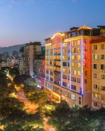 Yunshang Jingjiang Hotel (Chongqing Yunyang Riverside Avenue Hotel) Hotels near Wanzhou Tianzi Town and Mopan Village
