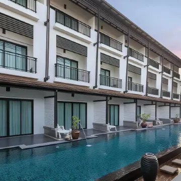 Phuketa Hotel Phuket Town Отели рядом с достопримечательностью «Центр распродаж Premium Outlet»