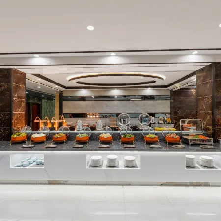 Dunhuang Yuntian International Hotel (Shazhou Night Market)