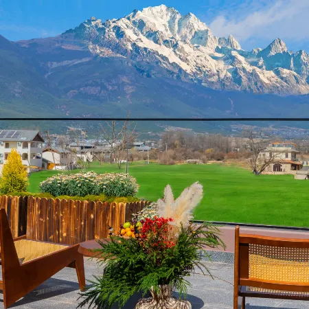 Yexu · Snow Peak ・ 360° Sunshine Golden Mountain · Stargazing · Designer Vacation Boutique Stay