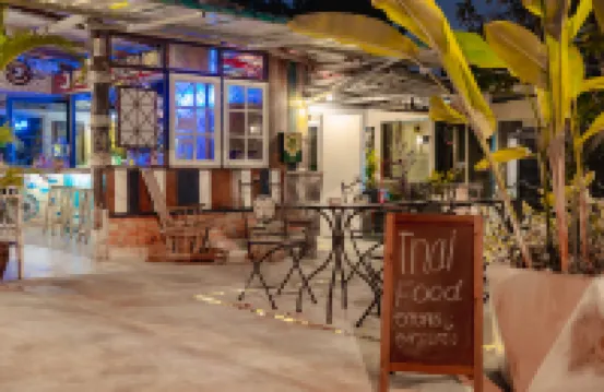 มาลัยไม้ขาว ใกล้ชายหาด