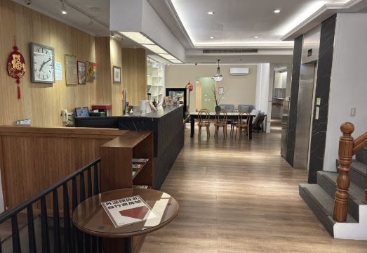 Yoshi Hotel Station Branch 로비