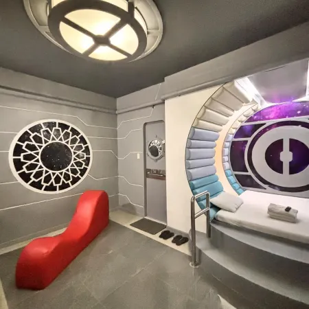 Astrotel Cubao Отели рядом с достопримечательностью «Павильон для мероприятий Elements at Centris»
