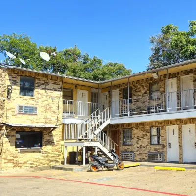 Mi Amor Inn & Suites by Hotel O Dallas Tx Hwy 352 Hotel dekat Gexa Energy Pavilion