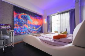 4 minutes from Shinjuku central. Comfortable bed. Cyber Shinjuku Room
