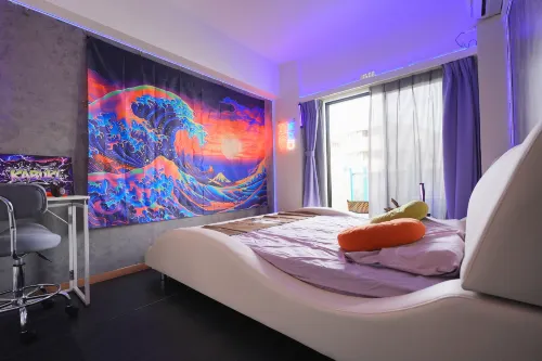 4 minutes from Shinjuku central. Comfortable bed. Cyber Shinjuku Room