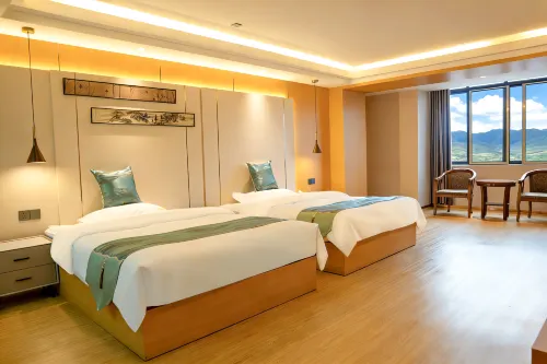 Manfeng Four Seasons Hotel (Cangwu)