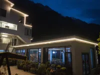 Shangri-La Central Tiger Leaping Canyon Dream Boutique B&B 中虎跳峡一線天景地周辺のホテル