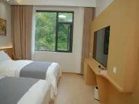 Yingpan Pastoral Serenade Farm Stay Hotels in Zhashui