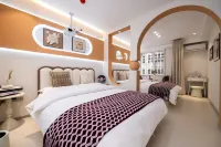 Changchun Yunyi Light Luxury Homestay (Guilin Street Food Street)