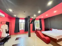 A HOTEL Hotel dekat Marble Moutain