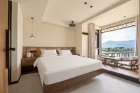 Taohua Tan · Riverside Pool · Wuhuyou Chinese Inn - 2-Sterne