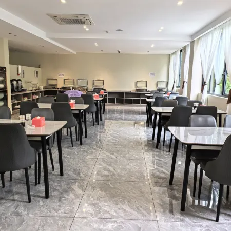Home Inn Ruibai Cloud Hotel (Lishui Songyang Old Street Branch)