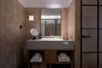 Liu Su Designer Homestay (Beihai Yintan Scenic Area & International Passenger Port Branch)